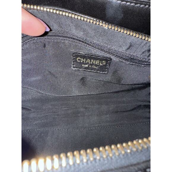 Authentic Chanel Vintage Quilted Barrel Bag - Serial 7268481 (2002-2003) - Picture 12 of 15